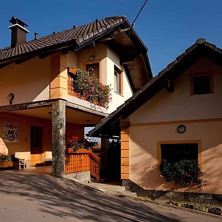 Houses And Apt In Smarjeske Toplice Kranjska Krain 26042 Exterior foto